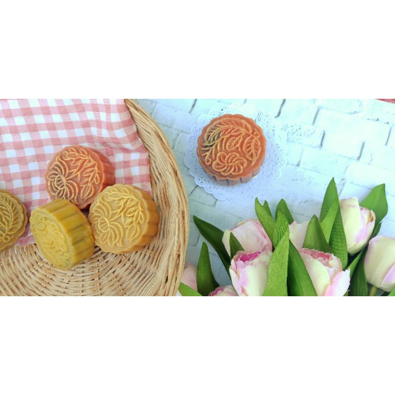 

Mooncake isi telor asin/polos