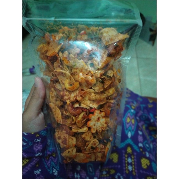 

seblak kering kriuk pedas gurih daun jeruk 300 gram