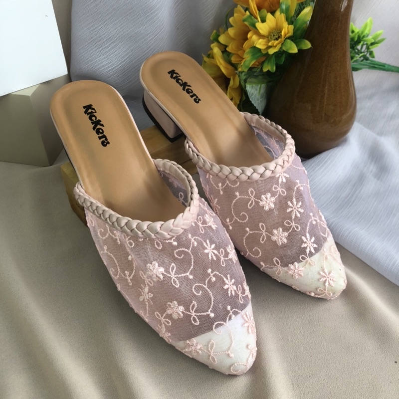 SANDAL SLOP MULES BRUKAT WANITA TERBARU HAK 3CM HIGHHELS PESTA WEDDING MODERN TERLARIS TERMURAH TASBIYA KELABANG HEELS 3 Sepatu Heels Wanita Selop Formal Cantik Nyaman TERBARU BERKIALITAS IMPORT Sandal Slop Slip On Teplek Wanita Sandal Cewek BROKLAT