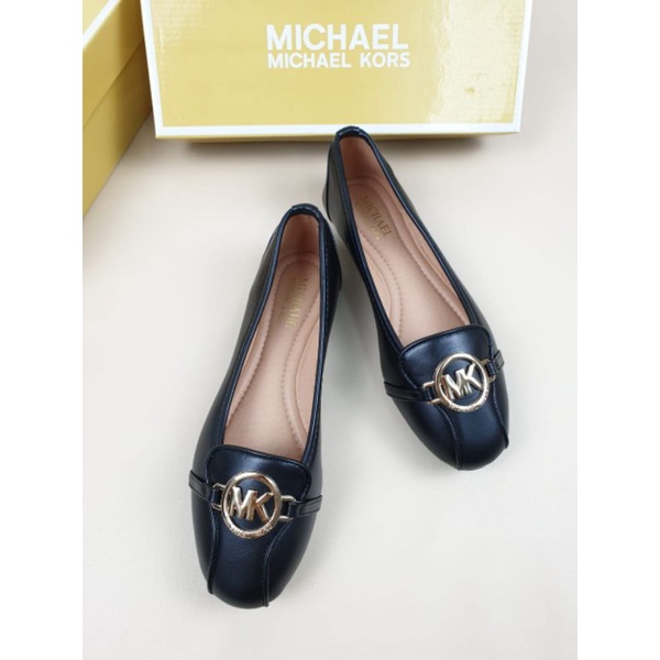 MK lilie logo moscasin