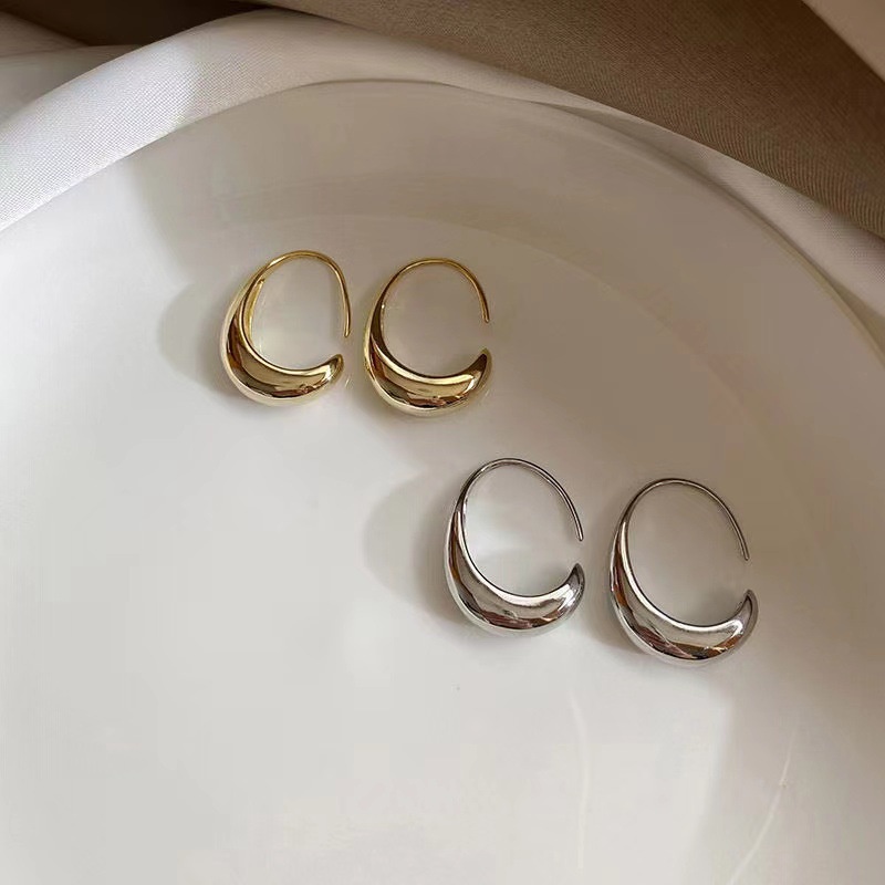 Anting Bentuk Bulan Sabit Bahan Metal