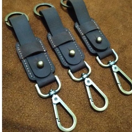 Gantungan kunci kulit untuk di kaitkan di jeans