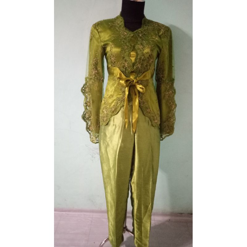 Setelan Baju Brokat Untuk Pesta Model Kebaya Modern