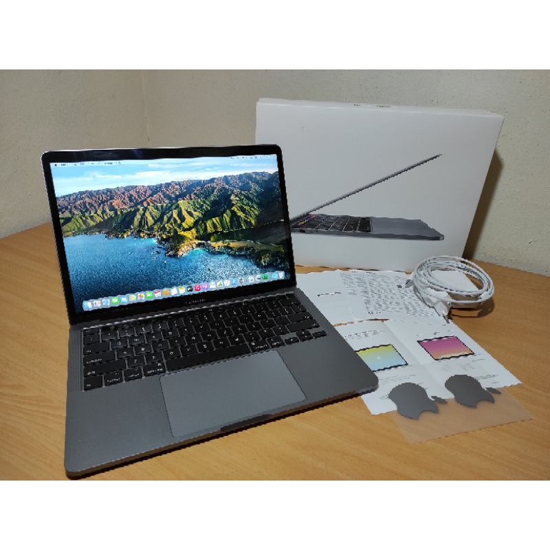 Macbook Pro 2020 Garansi Resmi IBox Juli 2021 CC kecil Like New