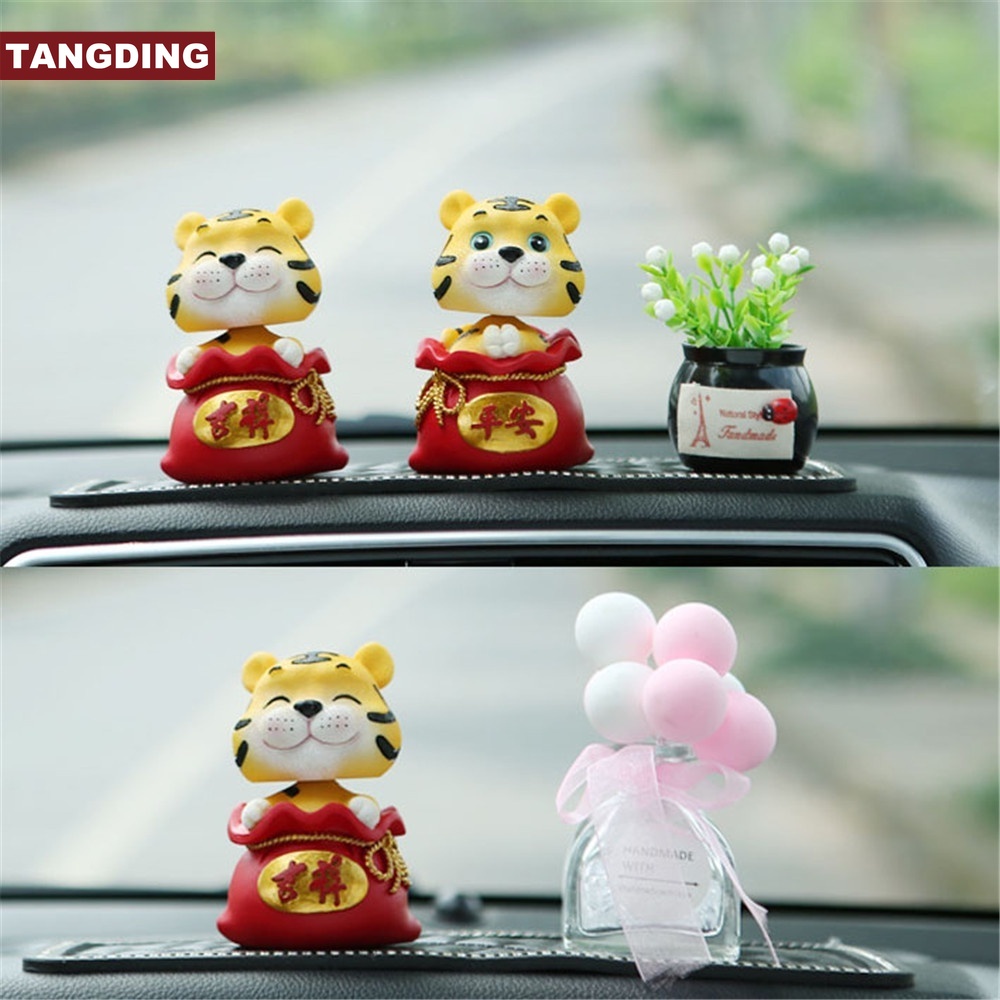 【COD Tangding】Ornamen Bentuk Cny Tiger Celebrating Fortune 5 Pola Bahan Resin Untuk Dekorasi Mobil