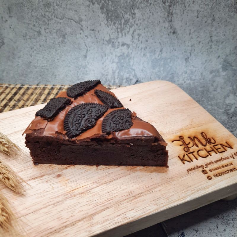 

FUDGY BROWNIES PANGGANG OREO SLICE POTONG | OREO BROWNIE