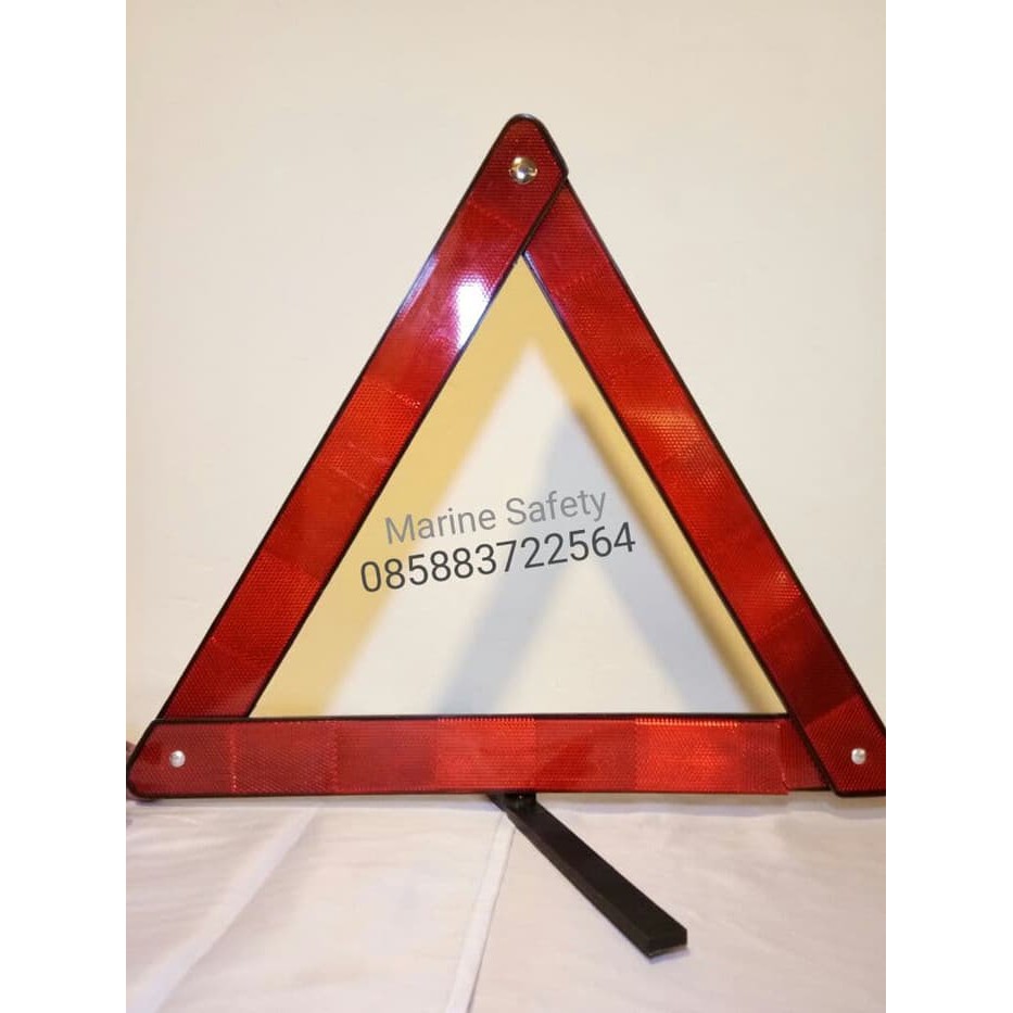 Segitiga peringatan / Segitiga pengaman kendaraan Segitiga peringatan / Segitiga pengaman kendaraan