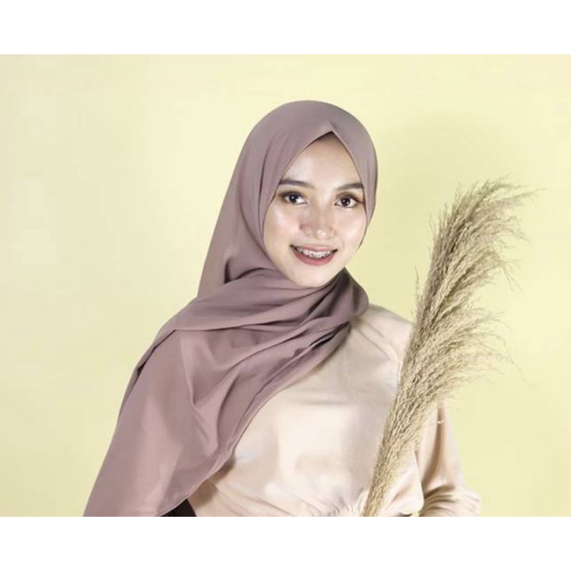 Hijab segiempat Polos- IltanaqStore