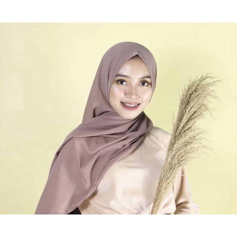 Hijab segiempat Polos- IltanaqStore