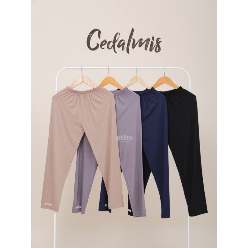 CELANA GAMIS ATTIN