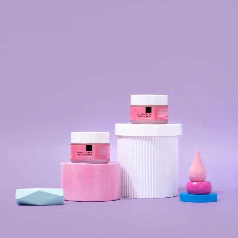 1paket Day cream brightly Dan Night cream brightly Scarlett