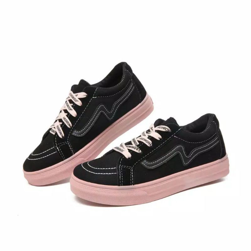 A06 Sepatu Sneaker Wanita Fashion Hitam Dan Putih