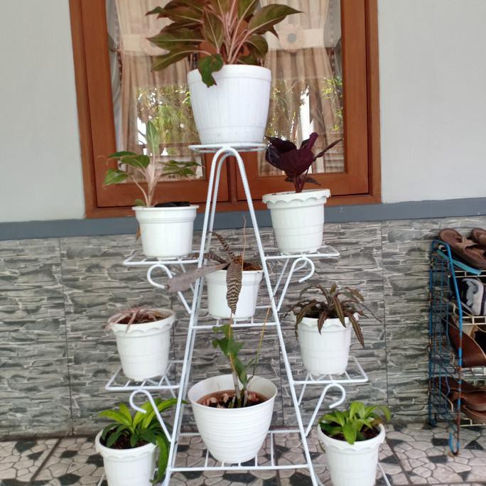 Rak pot bunga minimalis besi