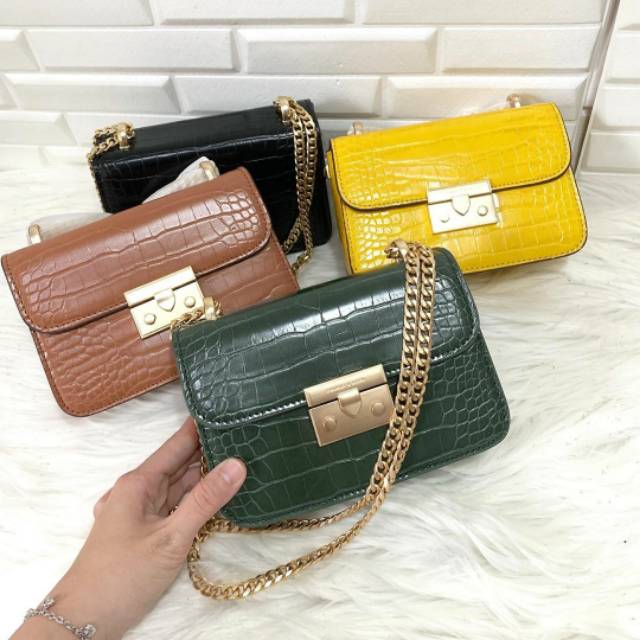 Ck woden boxy croco chain