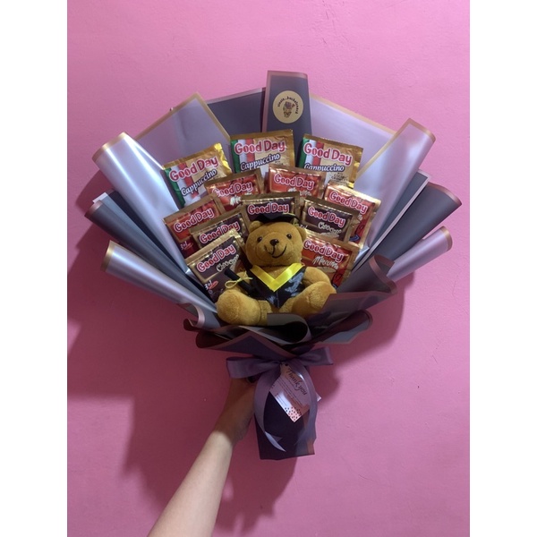 Bucket Snack kopi mix goodday dan Boneka Wisuda