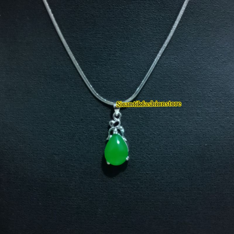 Kalung Titanium Liontin Batu Giok Fashion Pria Wanita Terlaris Anti Karat Liontin Giok Hijau Mewah