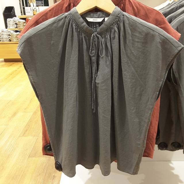 UNIQLO ORIGINAL Tshirt Kaos Blouse Wanita Branded TERMURAH SALE READY STOCK