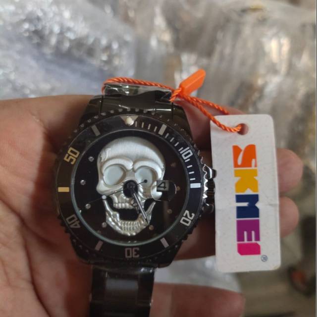 Jam tangan pria TENGKORAK
