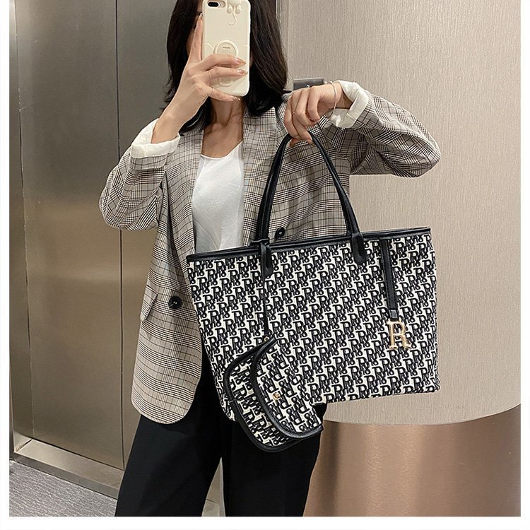 ( 2PC 1KG ) GTBI998878199 New Arrival  !!!  Tas Selempang Wanita Import  Premium Terbaru+WALLET