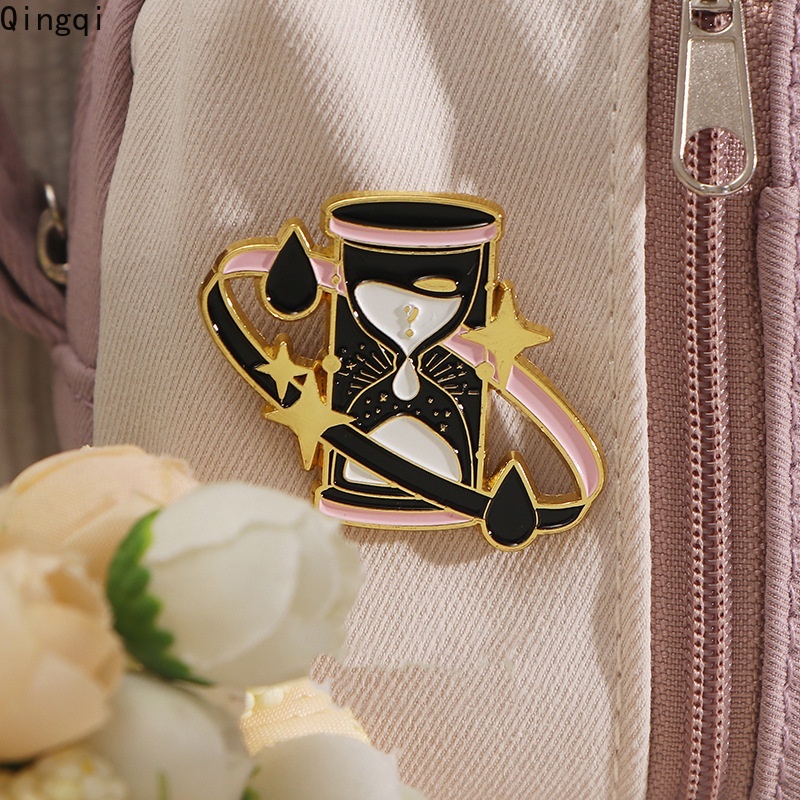 Bros Pin Enamel Desain Kartun Jam Pasir Butterfly Cat Penyihir Bahan Metal Gaya Gothic Punk Untuk Hadiah