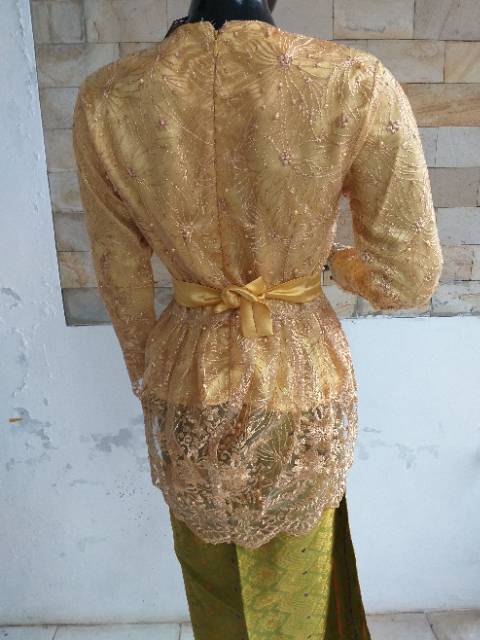 Set kebaya gold tulle mutiara pinquin