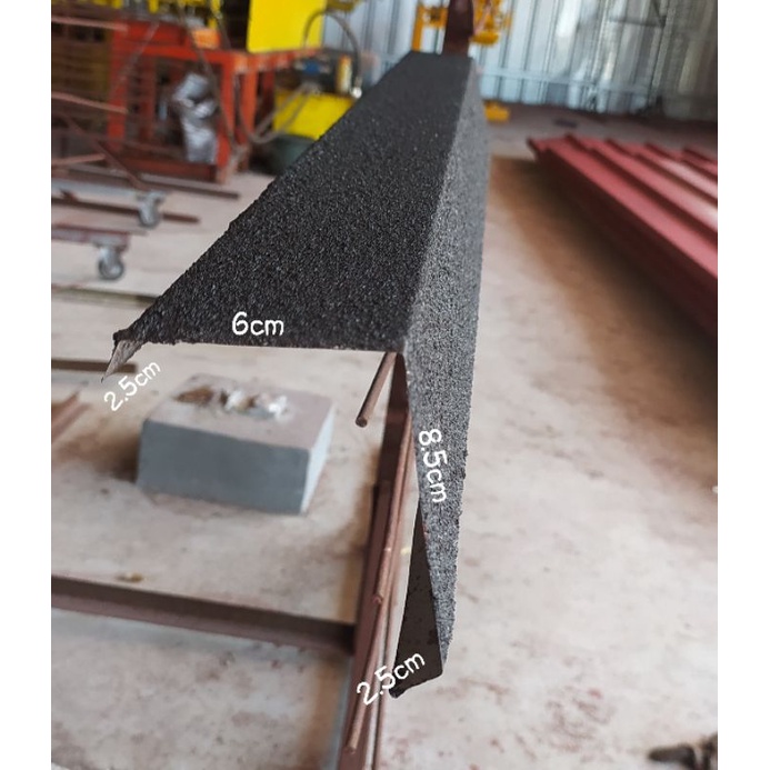 Nok samping genteng metal pasir