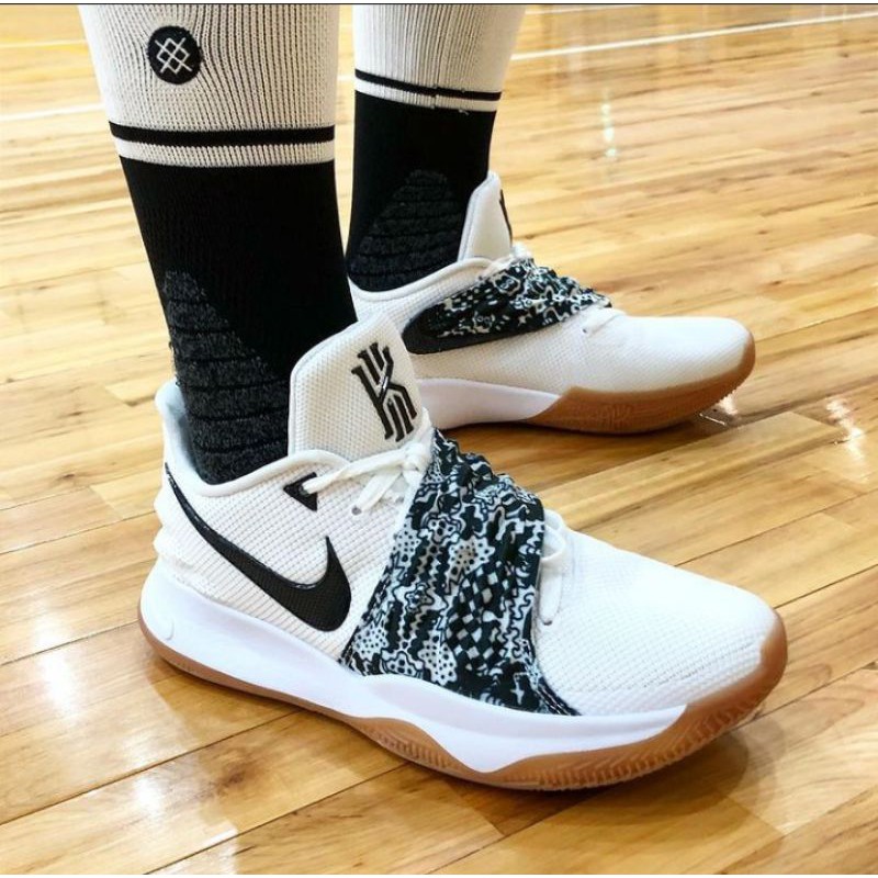 kyrie low all white