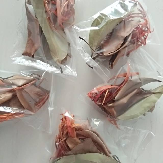 

Wedang uwuh (hanya rempahnya)