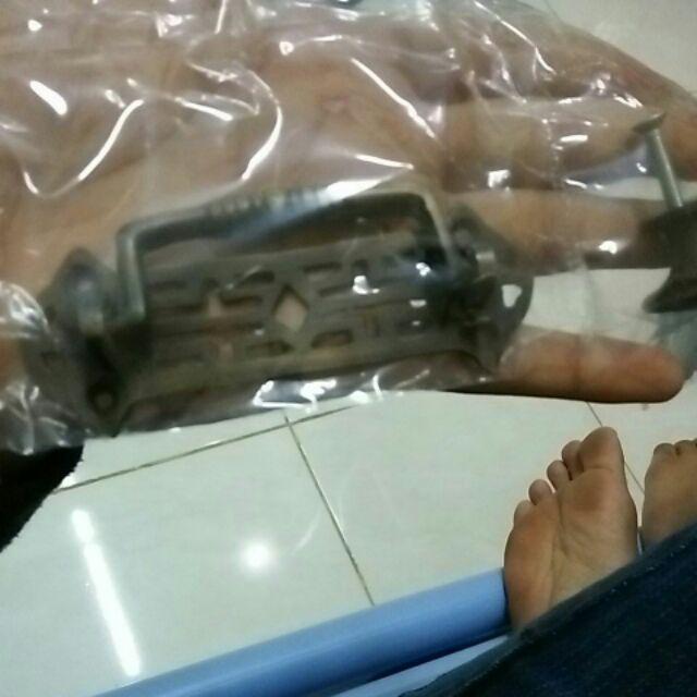 4 Tarikan Laci Kuningan / Brass Bail - Hba7008 - Pierced Fancy Plate, Flared Corners