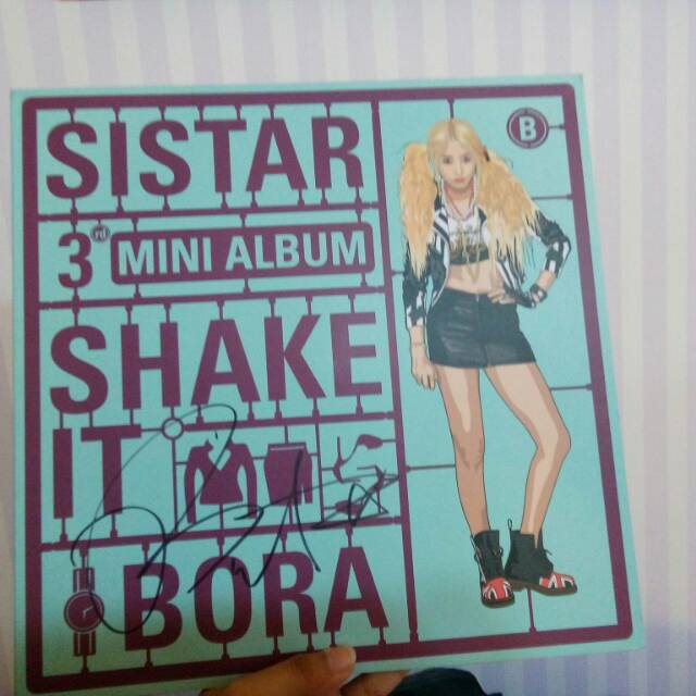 SISTAR - SHAKE IT BORA SIGN + PHOTOCARD SOYOU