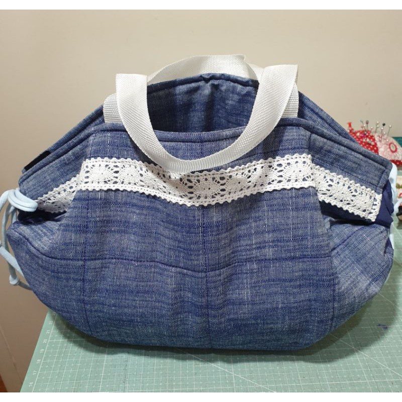 

tas kotak makanan. lunch bag. tas bekal makan.