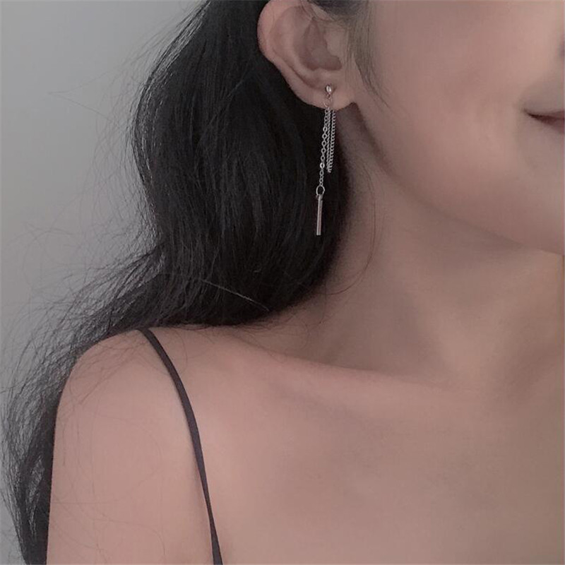 Anting Tusuk Rantai Panjang Gaya Korea Retro Bahan Metal Untuk Wanita