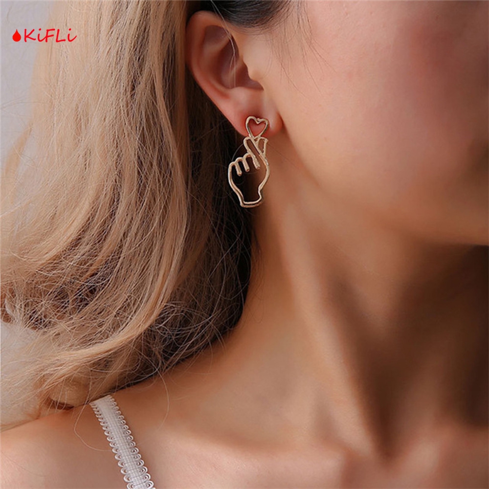 Anting Kait Gantung Desain Hati Bahan Metal untuk Wanita