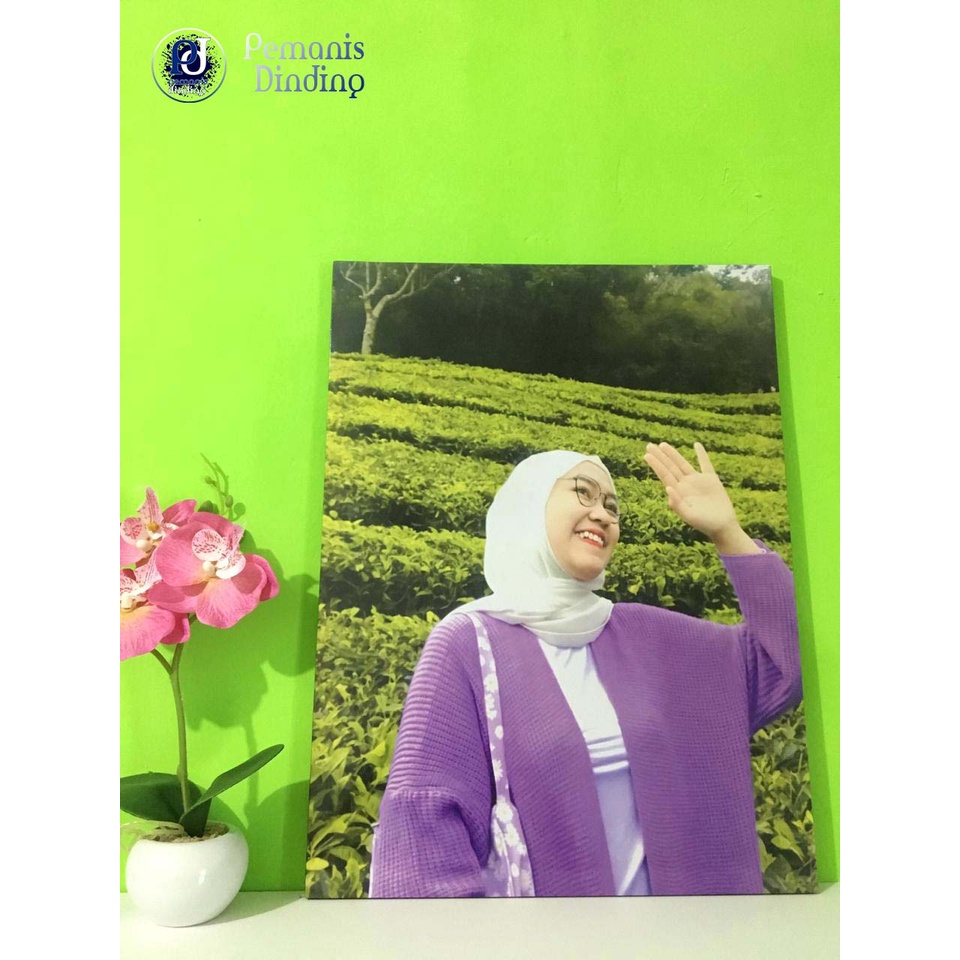 Cetak Foto Custom 8R Plus Bingkai Kayu Ukuran 20x20 cm / 8R Sudah Laminasy Anti air dan tidak luntur, Wall Decor, Kado Ulang Tahun, Kado Wedding, Cetak Foto Keluarga, Foto Pernikahan, Cetak Foto Besar 20R, 24R, 30R