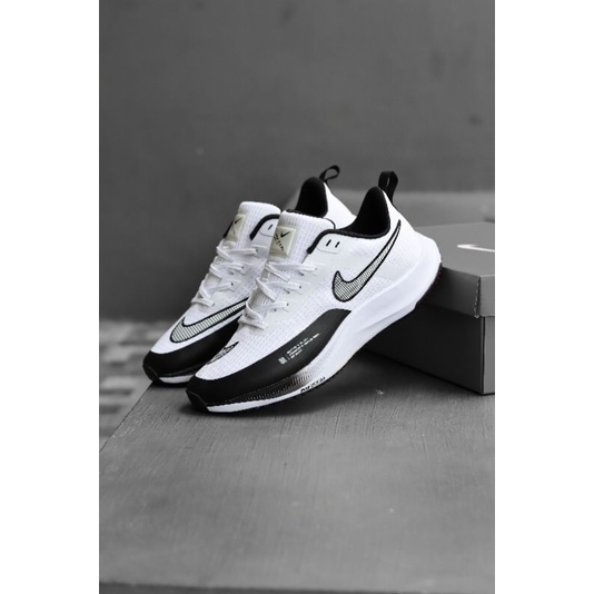 Nke zoom fly 3 white