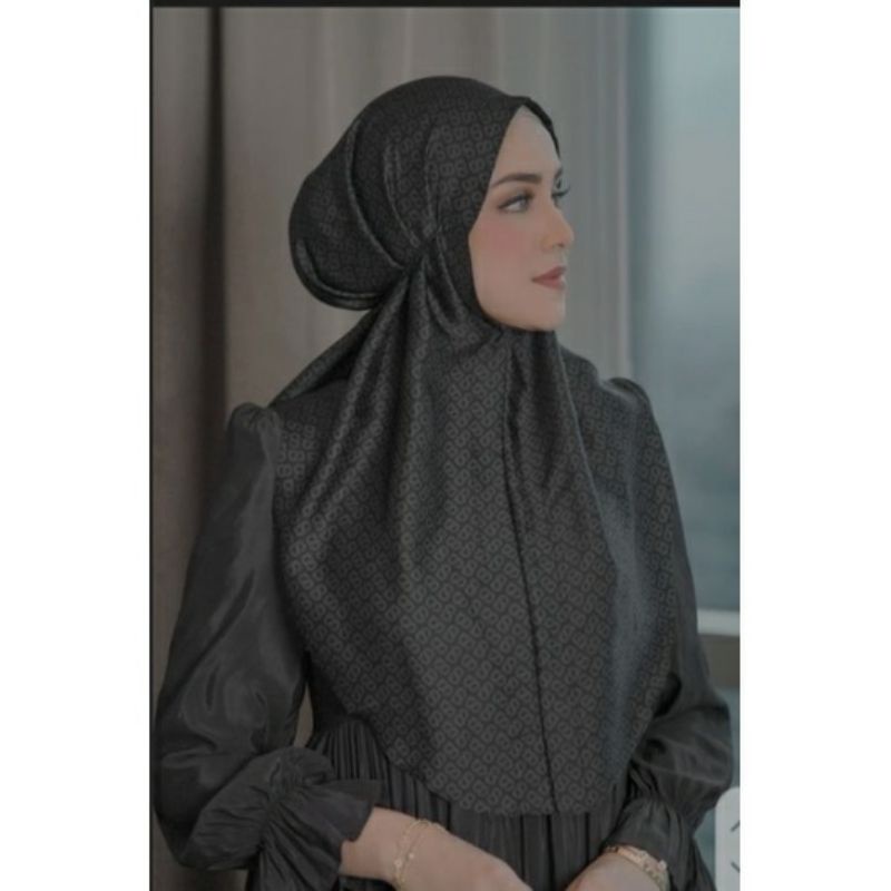 Preloved Scarf Buttonscarves Tapis Slip On Black