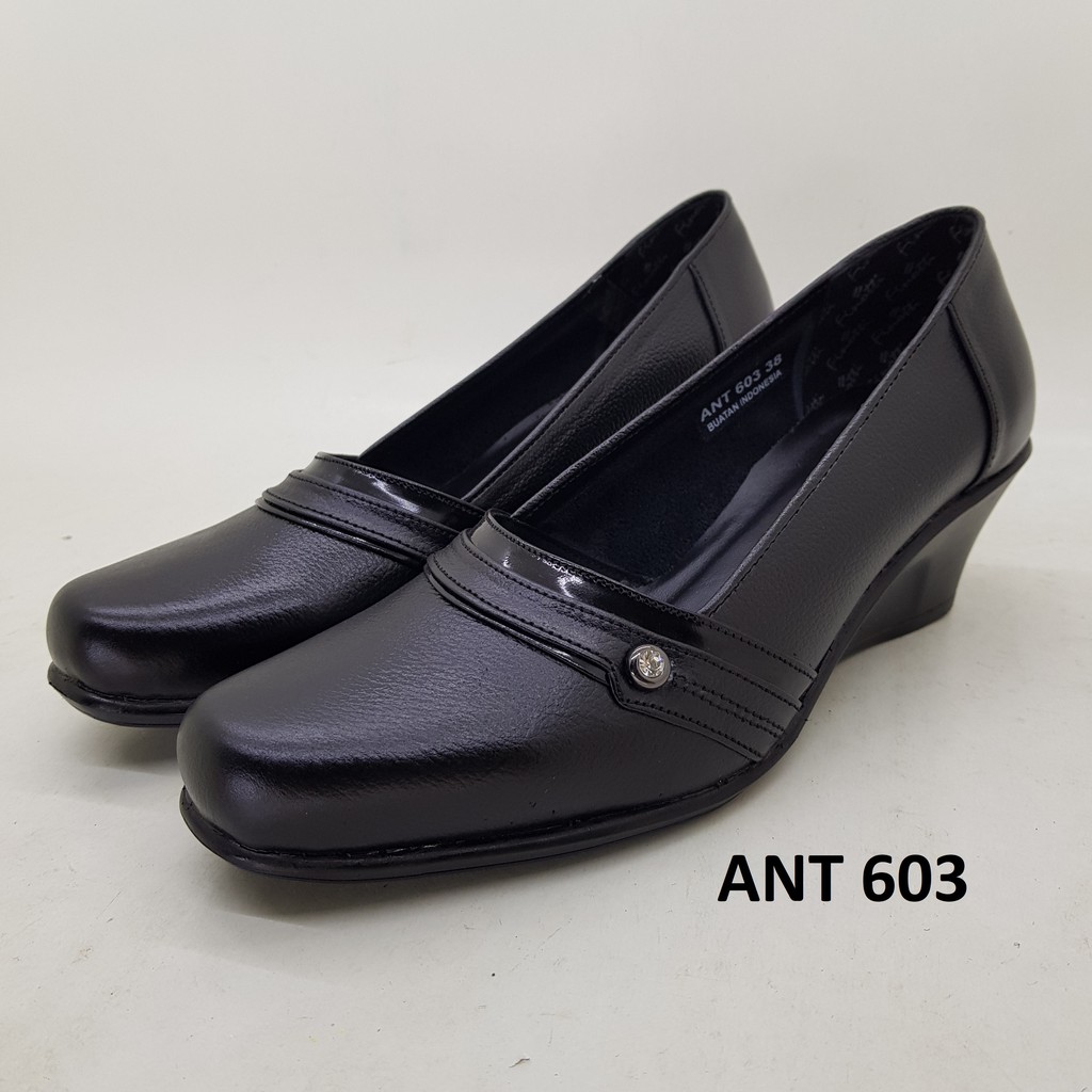 Wedges kulit perempuan Finotti ANT