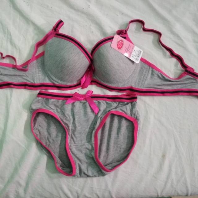BH set / bra + celana dalem / pakaian dalam wanita Xin Yi