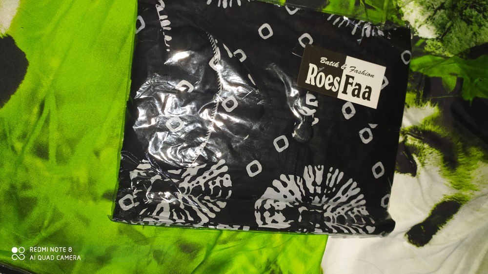 Bolero Monochrome Blazer Batik Wanita Modern Elegan