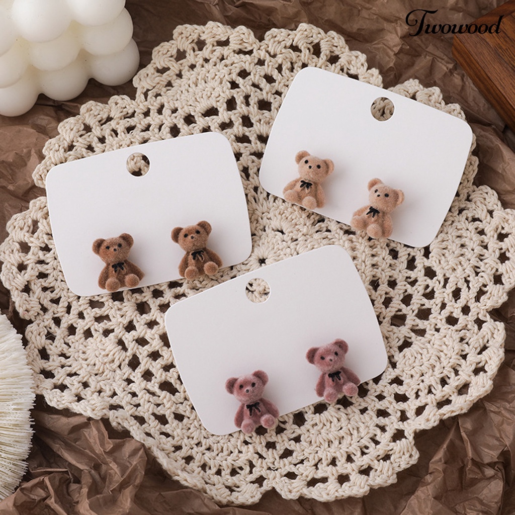 1 Pasang Anting Stud Bentuk Kartun Beruang Bahan Alloy Plush Untuk Wanita