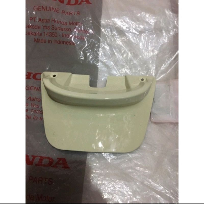 Cover rr center upper scoopy 2021 K2F cream original sambungan body belakang scoopy