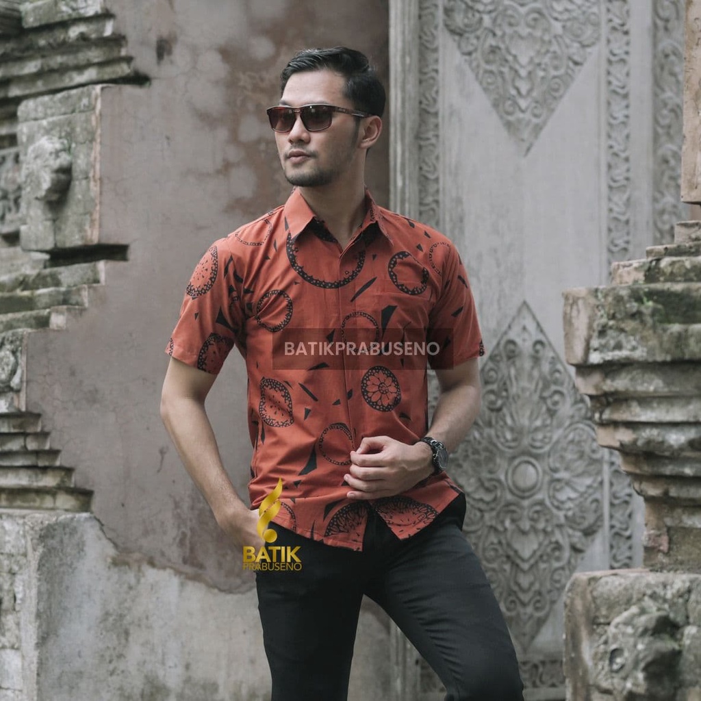 KEMEJA BAJU BATIK PRIA LENGAN PENDEK Prabuseno - HIRASANCAKA Batik Pria Slim Fit Lengan Pendek
