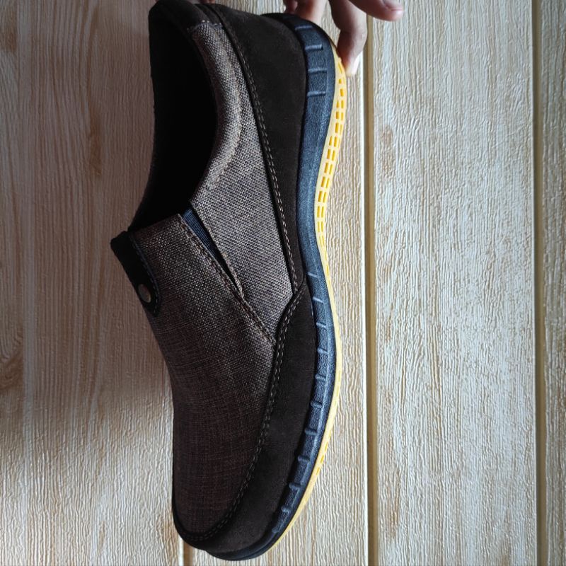 Sepatu Pria Slip On Kasual Cowok Kulit Sintetis Suede Kanvas Sol Karet Lentur Premium