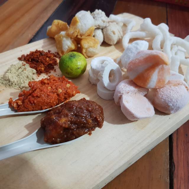 

Seblak olahan seafood bumbu tomyam