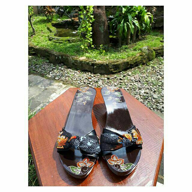Sandal Teklek Lukis Batik mix Kain