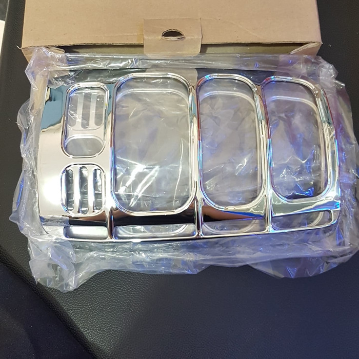 garnish lampu belakang kijang lgx