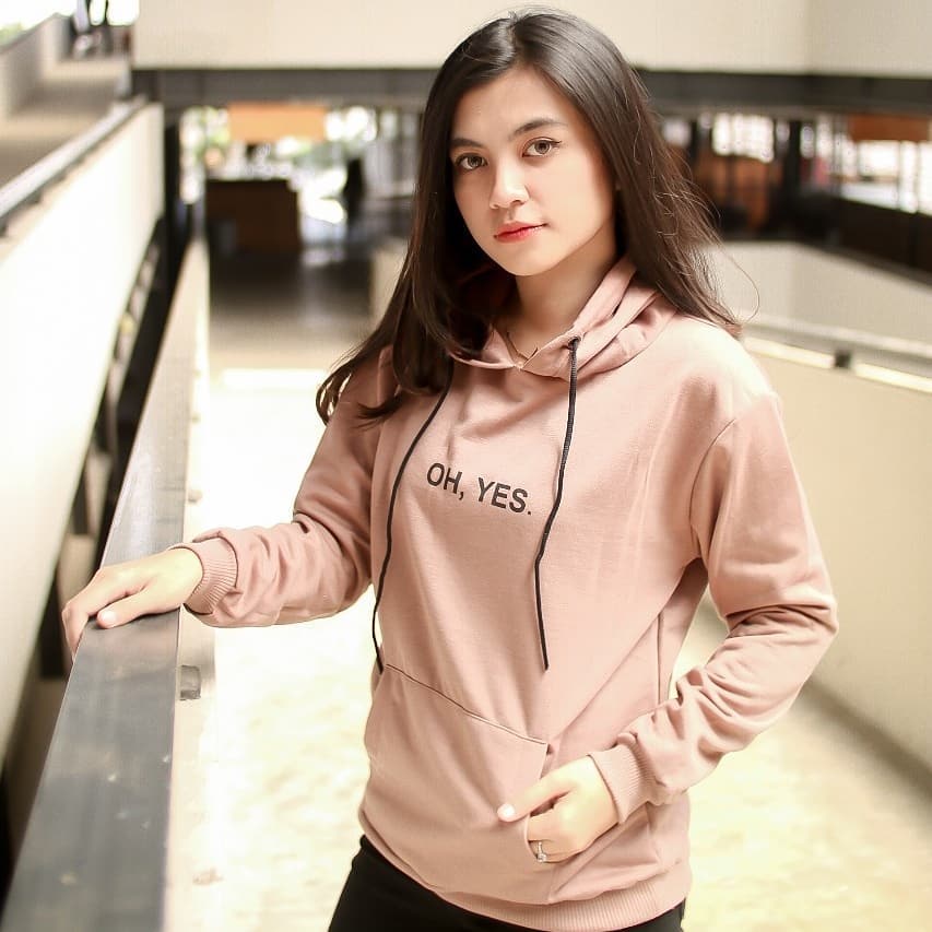 SWEATER WANITA SWEATER MODEL KEKINIAN TAMPIL KECE