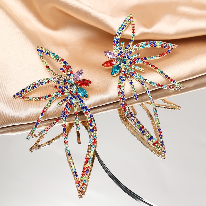 Anting Giwang Panjang Gaya Vintage Elegan Model Bunga Dengan Kristal + Berlian Imitasi Untuk Wanita