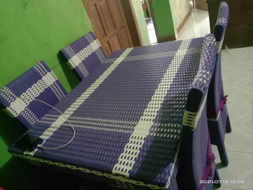 Meja Makan 4 Kursi