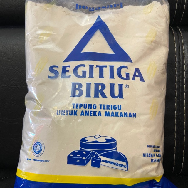 

Tepung Terigu Segitiga Biru 1 Kg
